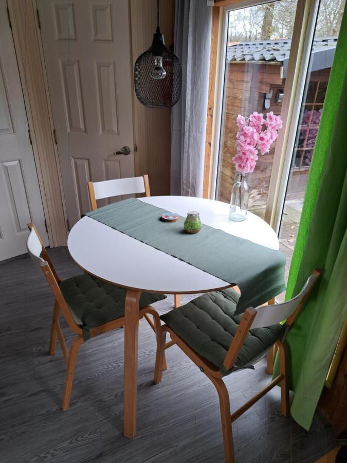 Chalet 15 "De Tien Heugten" Vakantiepark Schoonloo Eksteriør billede